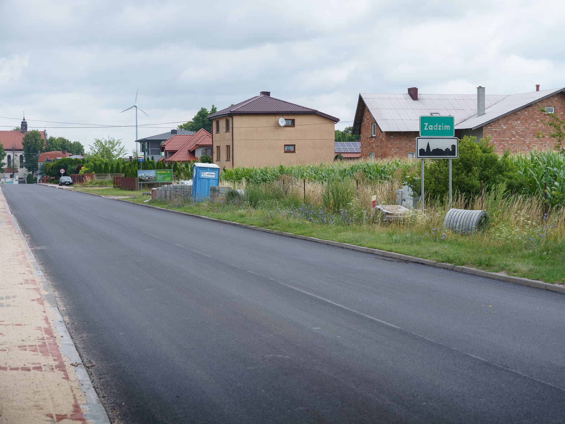 Nowa nawierzchnia i chodnik na DW 479