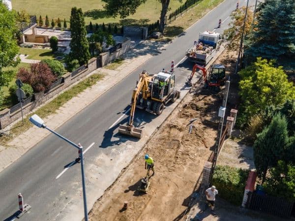 W Żarnowie trwa modernizacja chodnika