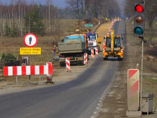 Na drodze nr 708 wznowiono prace po przerwie zimowej.