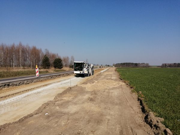 Trwają roboty na drodze wojewódzkiej nr 483 w powiecie pajęczańskim