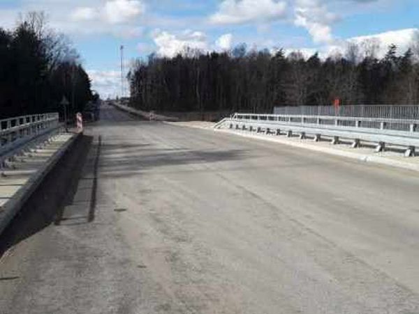 Rozbudowa drogi wojewódzkiej nr 713 miedzy Kurowicami a Ujazdem.
