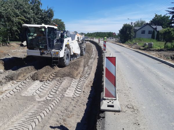 Trwa rozbudowa przejścia przez Pruszków (powiat łaski)