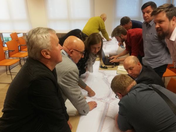 Zarząd Dróg Wojewódzkich zorganizował dzisiaj w Zduńskiej Woli, drugie konsultacje społeczne