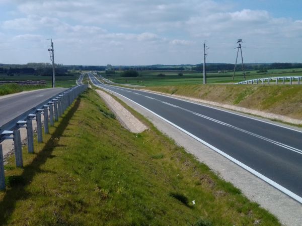 Na drodze wojewódzkiej nr 707 w Kurzeszynie, powstała obwodnica.