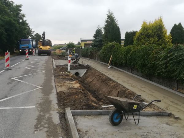 Zaprojektowanie i wykonanie chodnika w ciągu drogi wojewódzkiej nr 710 w m. Lubanów