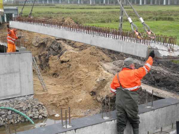 W Młogoszynie układali belki