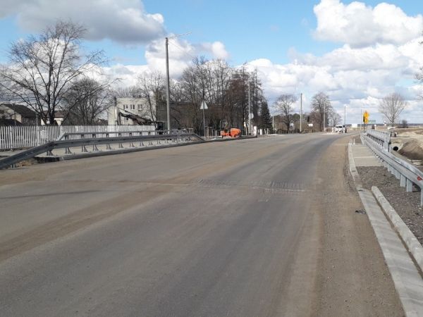 Rozbudowa drogi wojewódzkiej nr 713 miedzy Kurowicami a Ujazdem.