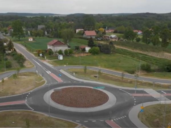 Na drodze wojewódzkiej nr 707 w Kurzeszynie, powstała obwodnica.