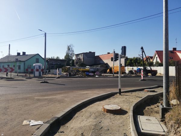 Ostatnie roboty na skrzyżowaniu w Uniejowie
