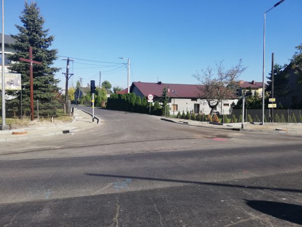 Ostatnie roboty na skrzyżowaniu w Uniejowie