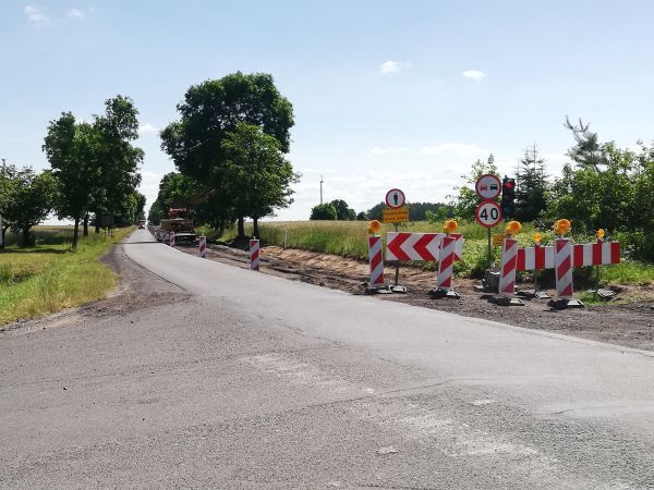 Ruszyła rozbudowa drogi wojewódzkiej nr 713 między Kurowicami a Ujazdem.