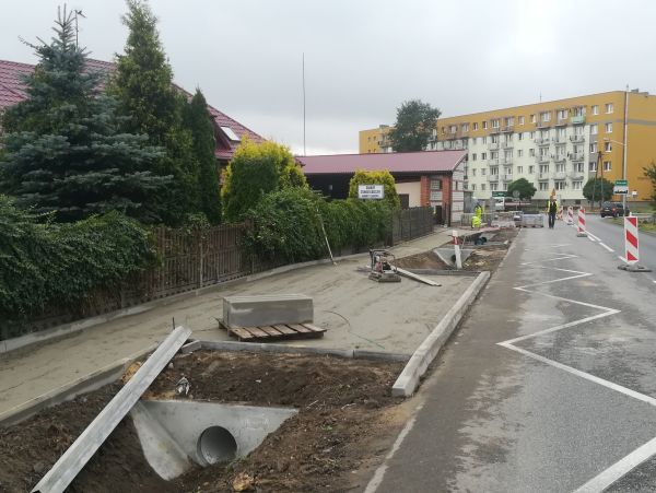 Zaprojektowanie i wykonanie chodnika w ciągu drogi wojewódzkiej nr 710 w m. Lubanów