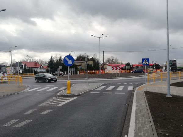 Zakończono inwestycję w Piątku, na skrzyżowaniu dróg wojewódzkich nr 702 i 703